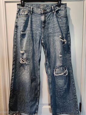 Arizona Jean Company Distressed Light Blue Wide-Leg Jeans Item# 0717261P